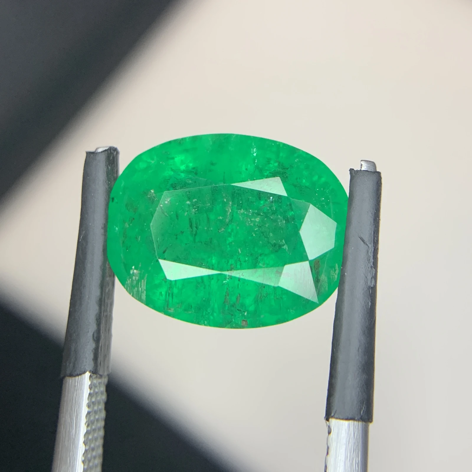 Natural 4.70 Carat Vivid Green Emerald Zambia Faceted Loose Gemstone — view 2